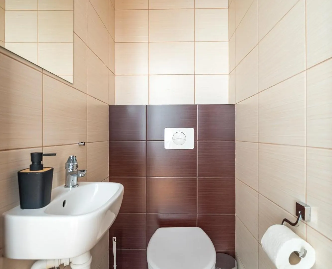 Metro Stoklosy 2-Bedroom Apartment ワルシャワ 0*,  ポーランド