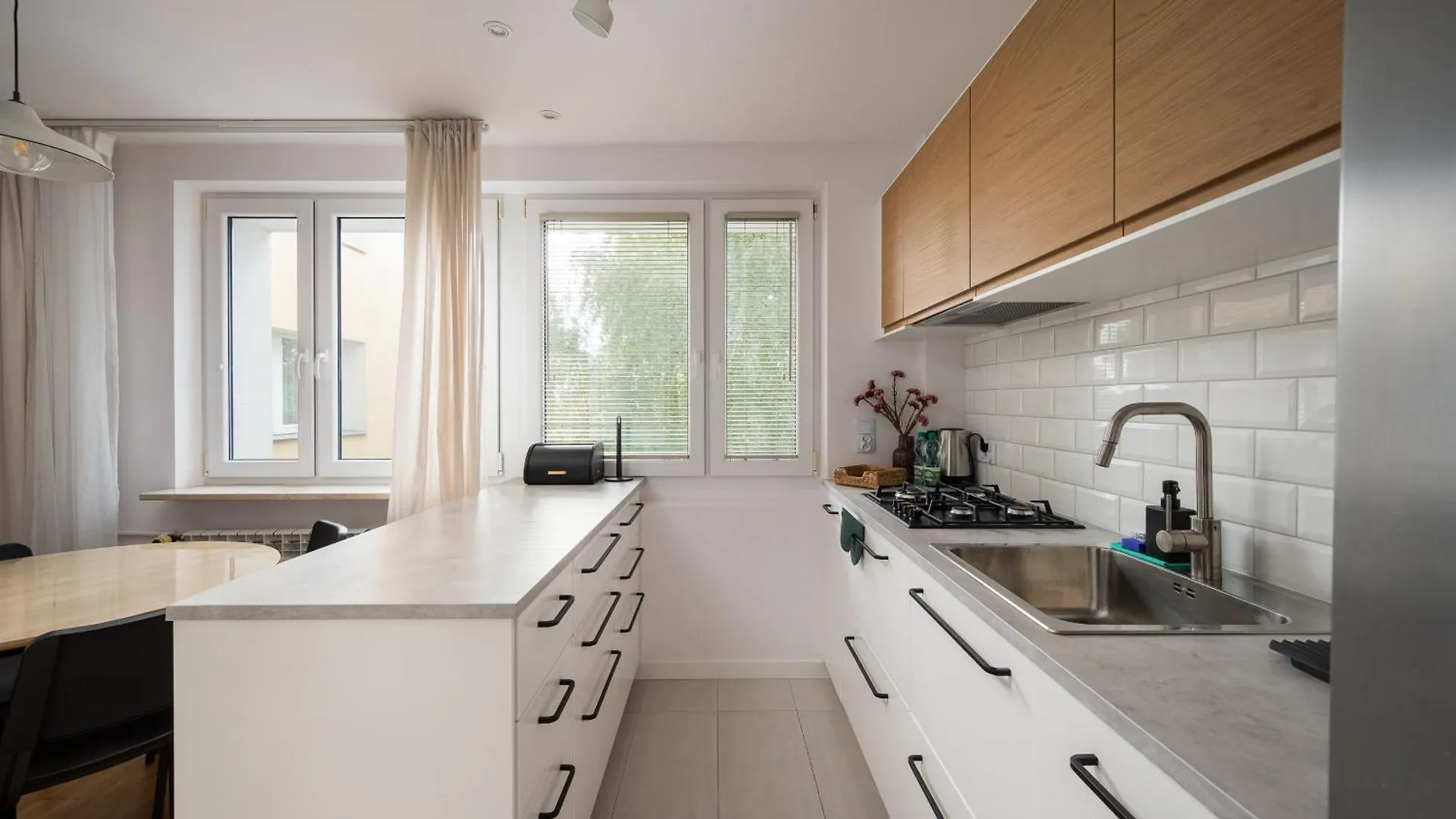 Metro Stoklosy 2-Bedroom Apartment ワルシャワ