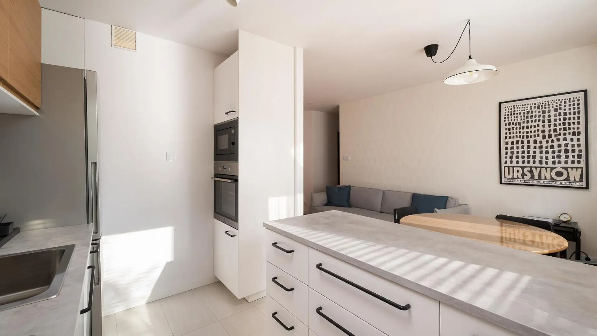 Metro Stoklosy 2-Bedroom Apartment ワルシャワ