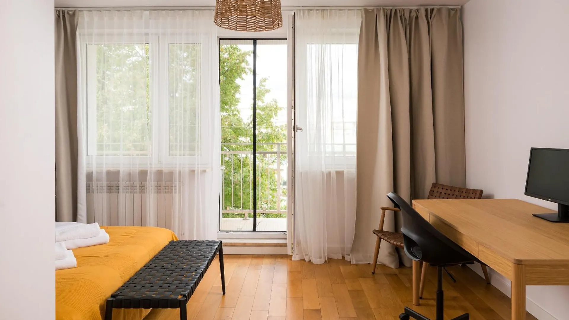 Metro Stoklosy 2-Bedroom Apartment ワルシャワ