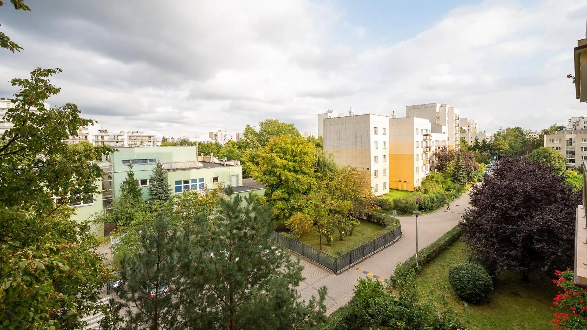 Metro Stoklosy 2-Bedroom Apartment ワルシャワ ポーランド